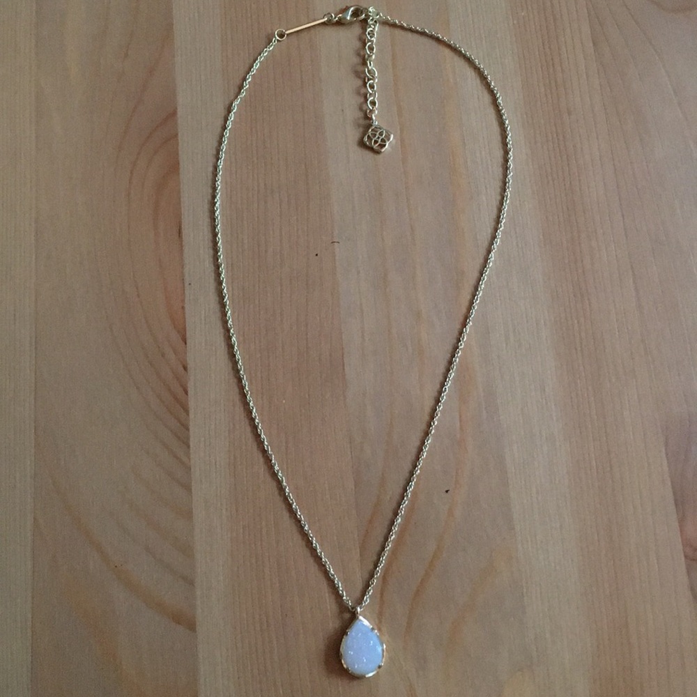 Kendra Scott necklace